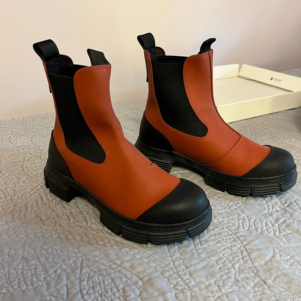 Ganni Chelsea Boots size 37